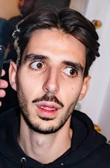 André